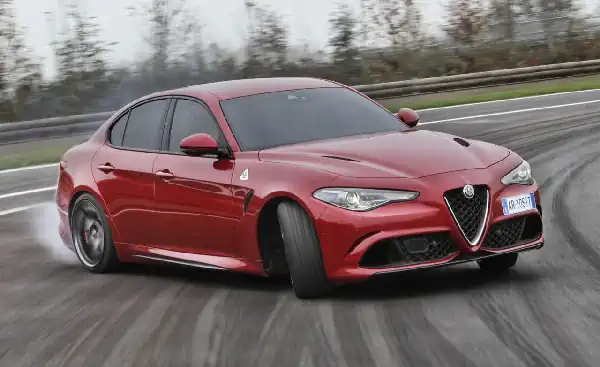 Descargar Manual de Propietario Alfa Romeo Giulia Quadrifoglio 2017