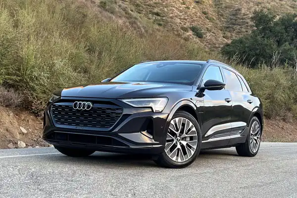Descargar Manual de Propietario Audi Q8 E-Tron 2024