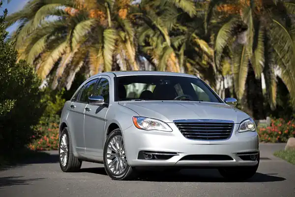 Descargar Manual de Propietario Chrysler 200 2014