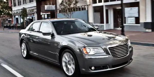 Descargar Manual de Propietario Chrysler 300 2011