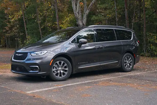 Descargar Manual de Propietario Chrysler Pacifica Hibrido 2023