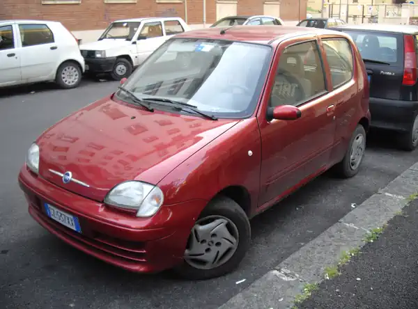 Descargar Manual de Propietario FIAT 600 2010 en Español PDF Gratis