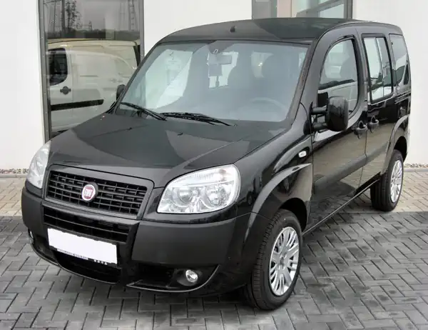 Descargar Manual de Propietario FIAT Doblo 2009 en Español PDF Gratis