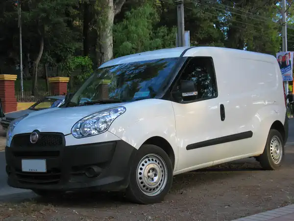 Descargar Manual de Propietario FIAT Doblo 2011 en Español PDF Gratis