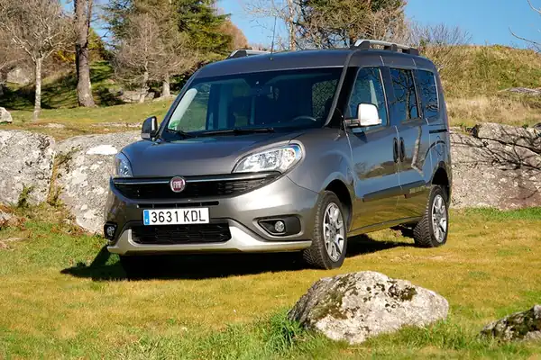 Descargar Manual de Propietario FIAT Doblo 2018 en Español PDF Gratis