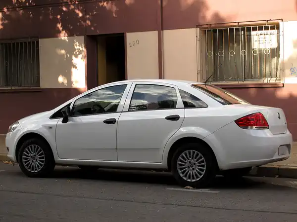 Descargar Manual de Propietario FIAT Linea 2013 en Español PDF Gratis