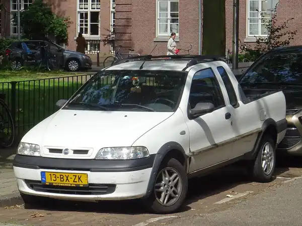 Descargar Manual de Propietario FIAT Strada 2006 en Español PDF Gratis