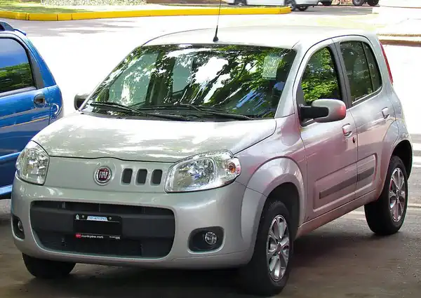 Descargar Manual de Propietario FIAT Uno 2011 en Español PDF Gratis