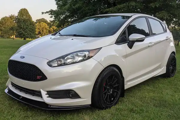 Descargar Manual de Propietario Ford Fiesta ST 2018 en Español PDF Gratis