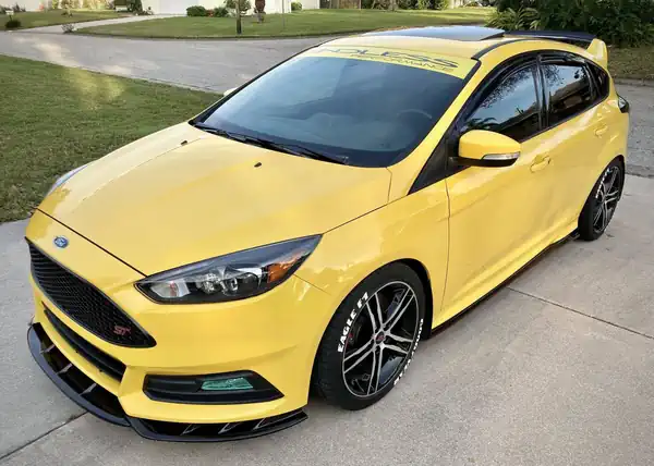 Descargar Manual de Propietario Ford Focus ST 2018 en Español PDF Gratis