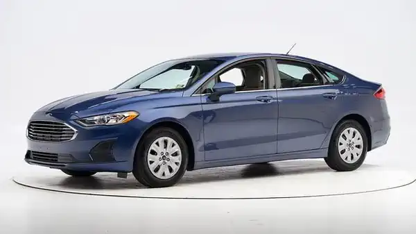 Descargar Manual de Propietario Ford Fusion 2019 en Español PDF Gratis
