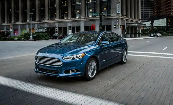 Descargar Manual de Propietario Ford Fusion Hibrido 2013 en Español PDF Gratis