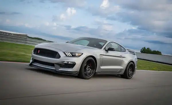 Descargar Manual de Propietario Ford GT350 2020 en Español PDF Gratis