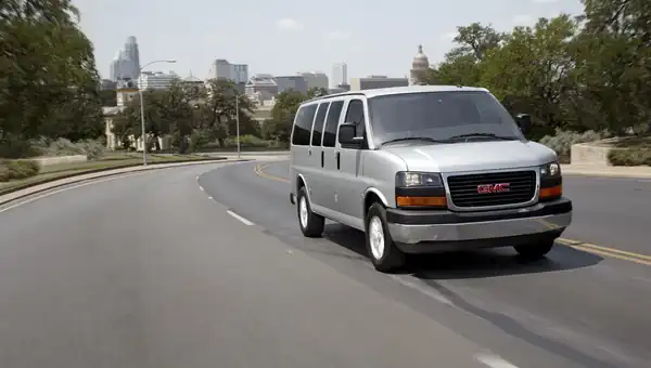 Descargar Manual de Propietario GMC Savana Passenger 2016