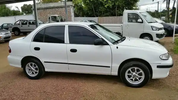 Descargar Manual de Propietario HYUNDAI Accent 1998 en Español PDF Gratis