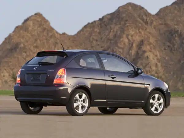 Descargar Manual de Propietario HYUNDAI Accent 2007 en Español PDF Gratis