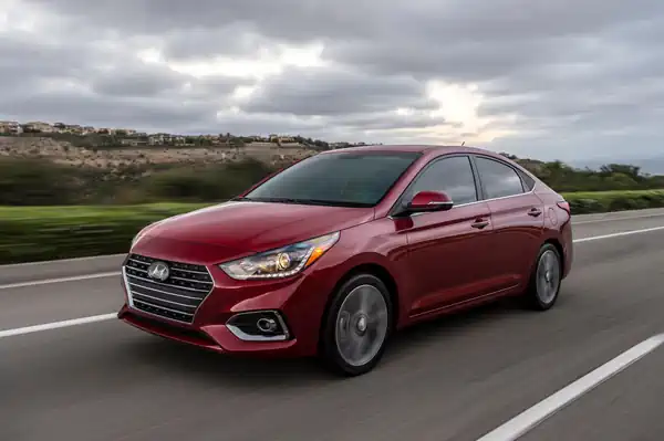 Descargar Manual de Propietario HYUNDAI Accent 2021 en Español PDF Gratis