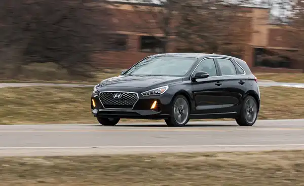 Descargar Manual de Propietario HYUNDAI Elantra GT 2018