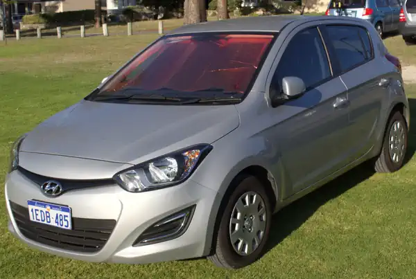 Descargar Manual de Propietario HYUNDAI I20 2013