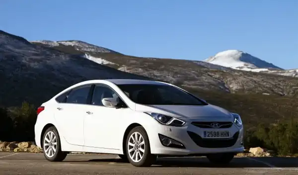 Descargar Manual de Propietario HYUNDAI I40 2012 en Español PDF Gratis