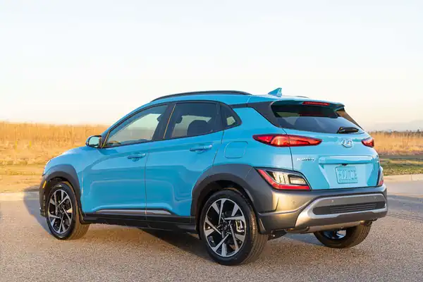 Descargar Manual de Propietario HYUNDAI Kona 2023