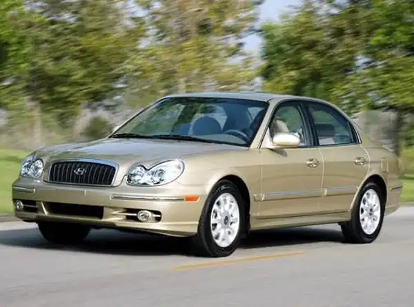 Descargar Manual de Propietario HYUNDAI Sonata 2003 en Español PDF Gratis