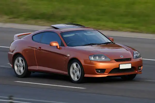 Descargar Manual de Propietario HYUNDAI Tiburon OM 2005