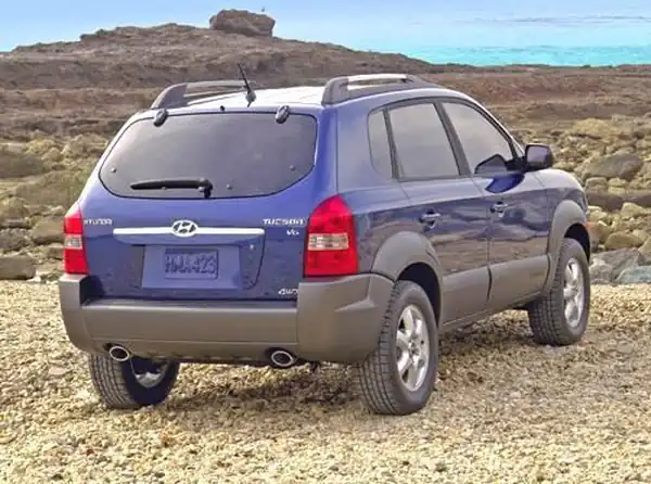 Descargar Manual de Propietario HYUNDAI Tucson 2005 en Español PDF Gratis