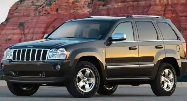 Descargar Manual de Propietario Jeep Grand Cherokee SRT8 OM 2010