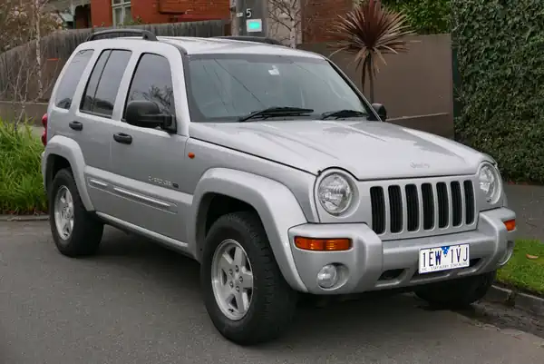 Descargar Manual de Propietario Jeep KJ Liberty 2004