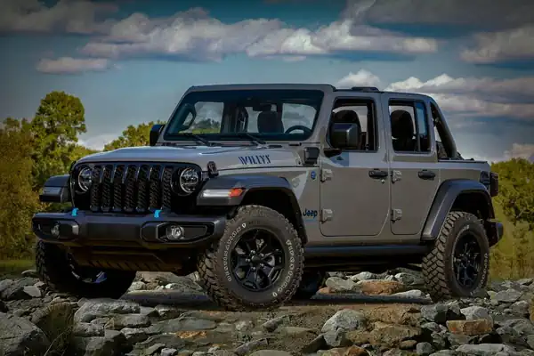 Descargar Manual de Propietario Jeep Wrangler 2023