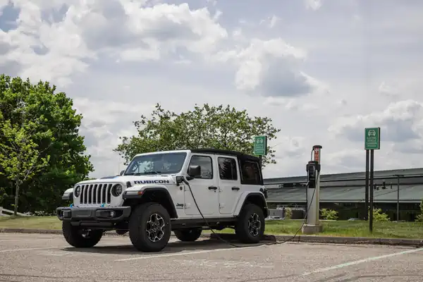 Descargar Manual de Propietario Jeep Wrangler 4XE 2021