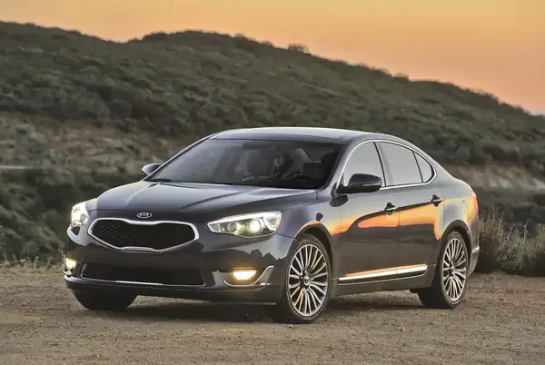 Descargar Manual de Propietario KIA Cadenza 2015