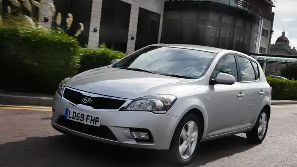 Descargar Manual de Propietario KIA Ceed 2011 en Español PDF Gratis