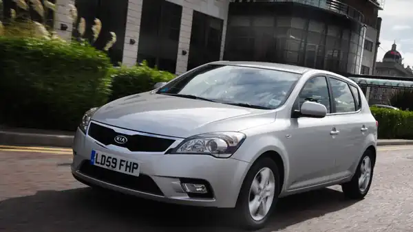Descargar Manual de Propietario KIA Ceed 2011