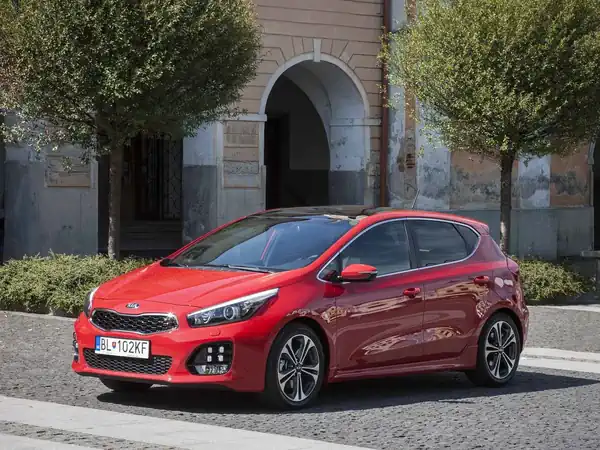 Descargar Manual de Propietario KIA Ceed 2017 en Español PDF Gratis