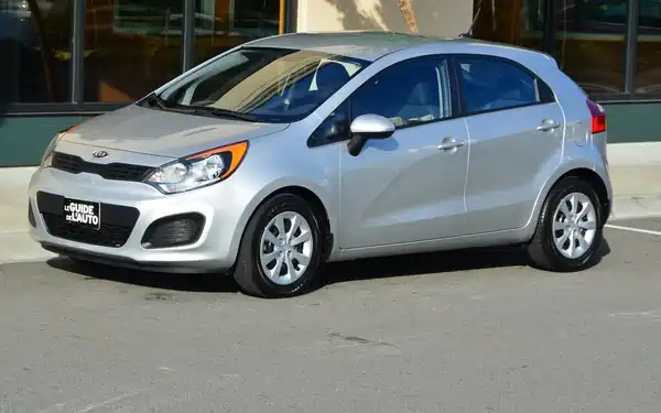 Descargar Manual de Propietario KIA Rio 2012