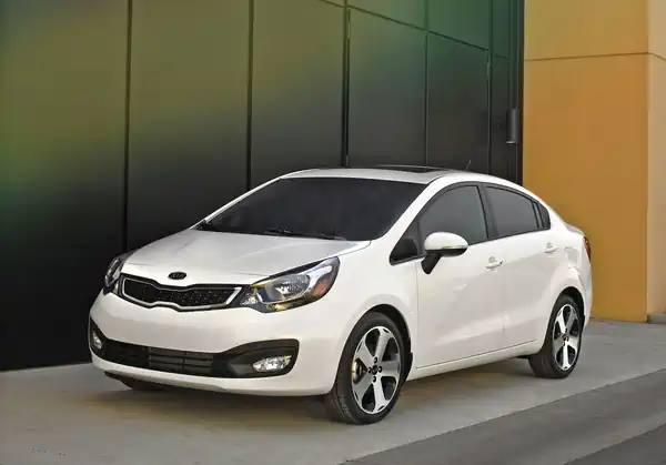 Descargar Manual de Propietario KIA Rio 2015