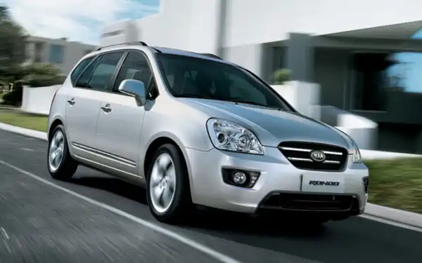 Descargar Manual de Propietario KIA Rondo 2011