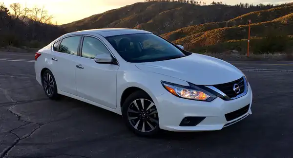 Descargar Manual de Propietario Nissan Altima 2016 en Español PDF Gratis