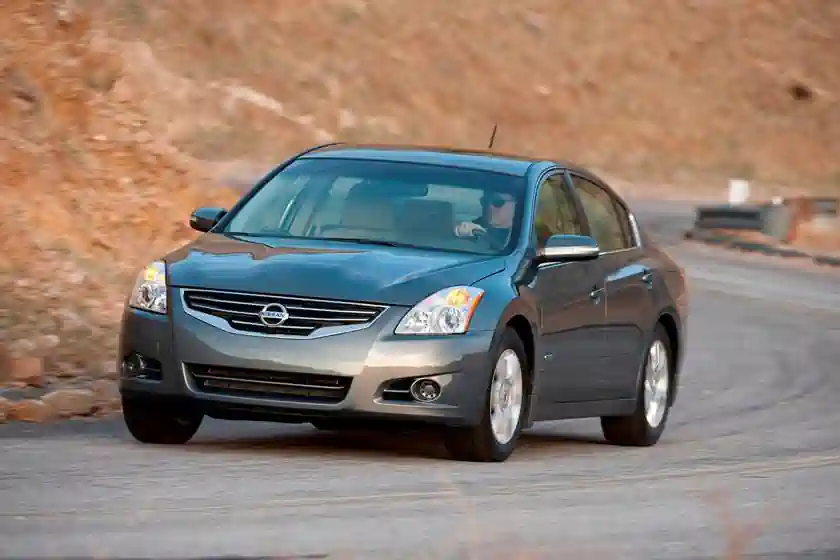 Descargar Manual de Propietario Nissan Altima Hibrido 2010