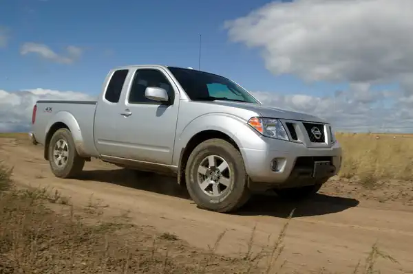 Descargar Manual de Propietario Nissan Frontier 2011 en Español PDF Gratis