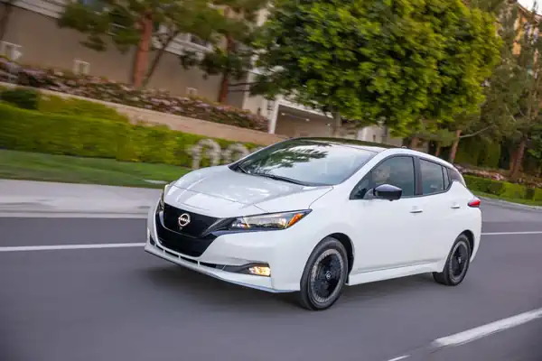 Descargar Manual de Propietario Nissan Leaf 2024 en Español PDF Gratis