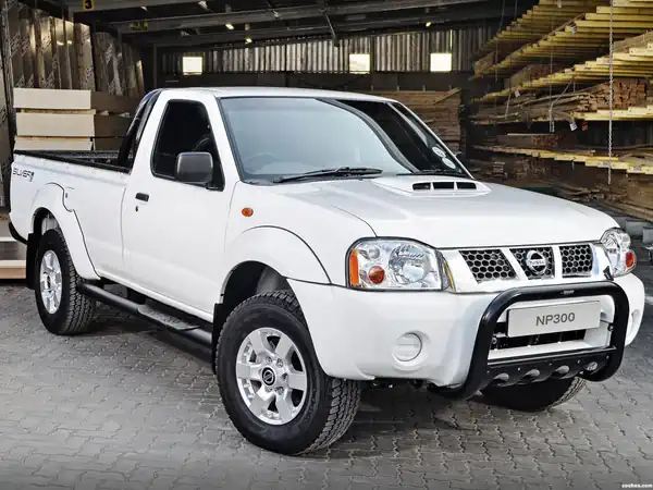 Descargar Manual de Propietario Nissan NP300 2013 en Español PDF Gratis