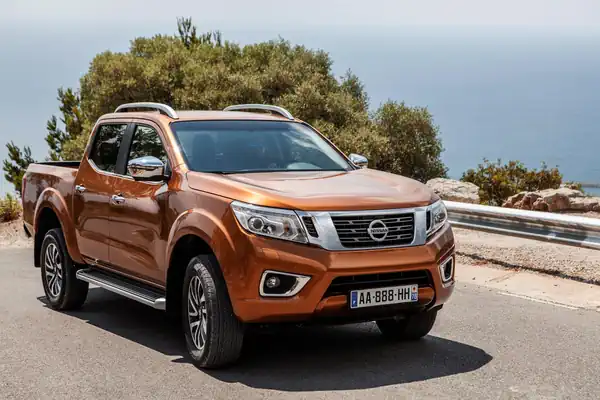 Descargar Manual de Propietario Nissan Np300 2017 en Español PDF Gratis