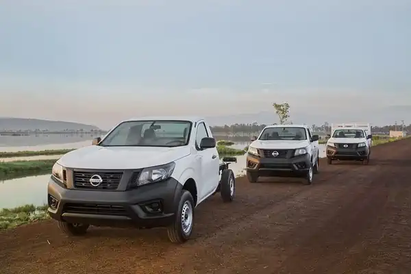 Descargar Manual de Propietario Nissan NP300 2020 en Español PDF Gratis