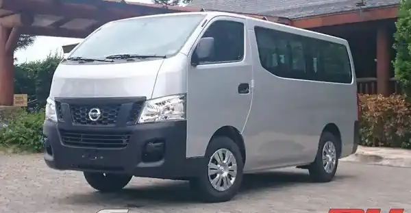 Descargar Manual de Propietario Nissan NV350 Urvan 2015 en Español PDF Gratis