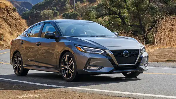 Descargar Manual de Propietario Nissan Sentra 2021 en Español PDF Gratis