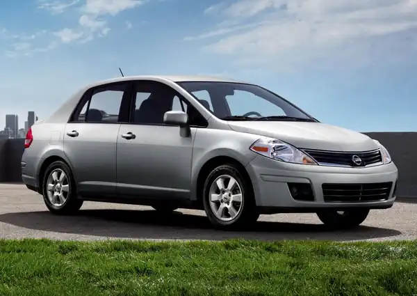 Descargar Manual de Propietario Nissan Tiida 2011 en Español PDF Gratis