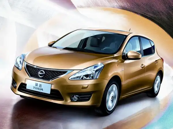 Descargar Manual de Propietario Nissan Tiida 2013 en Español PDF Gratis